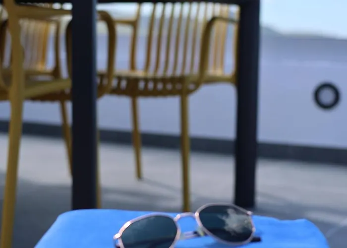 The Smugglers Pensión