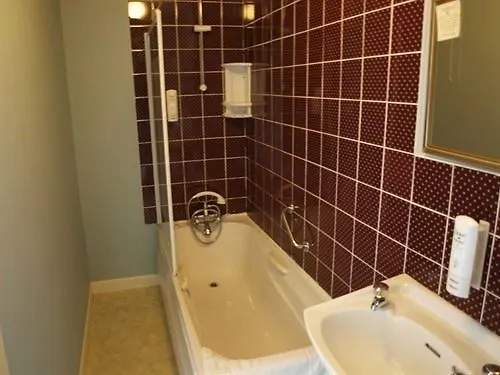 The Smugglers בית הארחה 3*